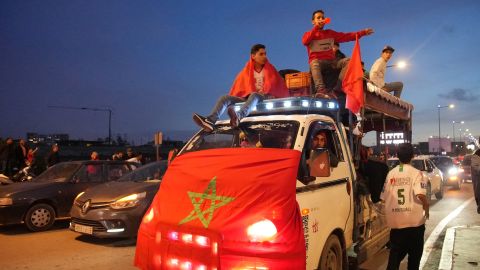 Aficionados marroquíes celebran en Casablanca.