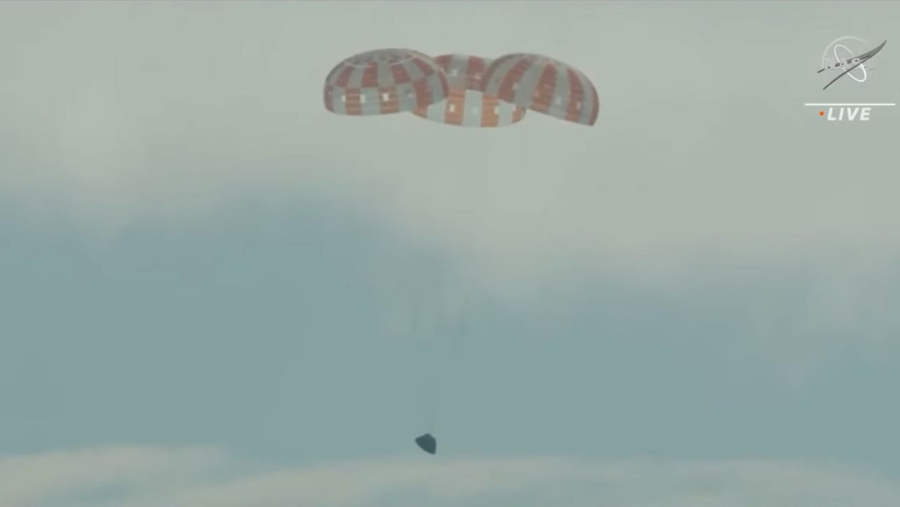 Watch NASA’s Orion spacecraft splashdown in Pacific Ocean CNN Business