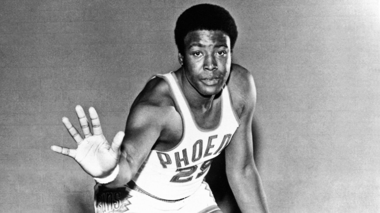 Paul Silas of the Phoenix Suns poses for a portrait in 1971 in Phoenix, Arizona.