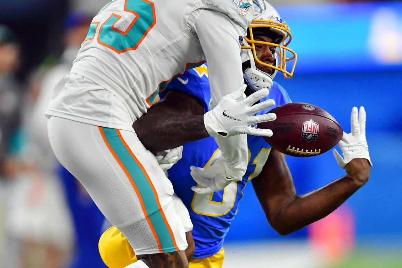 Los Angeles Chargers wide receiver Mike Williams catches a pass against Miami Dolphins cornerback Xavien Howard on December 11. The Chargers won 23-17.