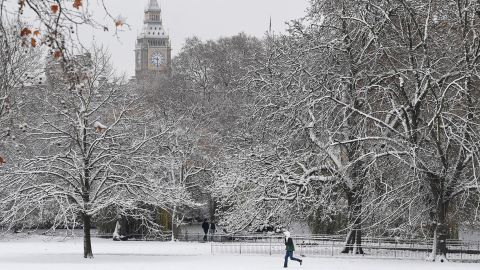 UK snow causes travel chaos and energy scares 2 Westminster was among the parts of London covered in snow.