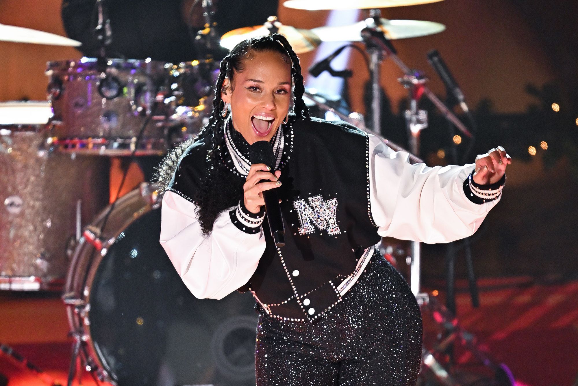 Alicia Keys debuts her first ever holiday album