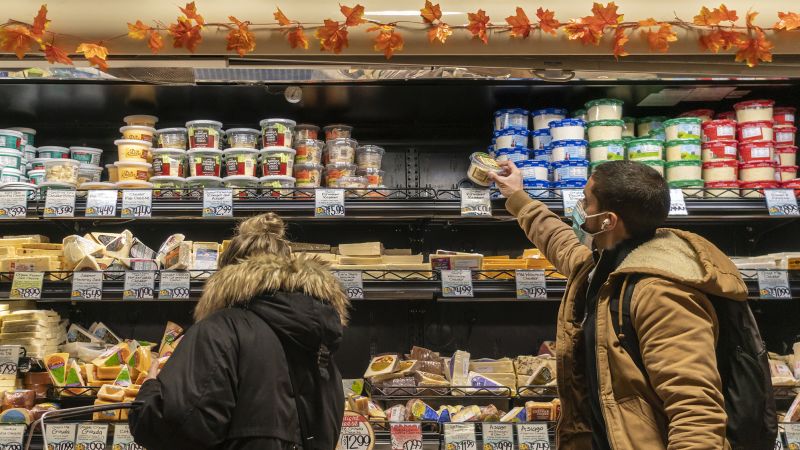 Fed’s favorite inflation gauge shows prices continue to moderate | CNN Business
