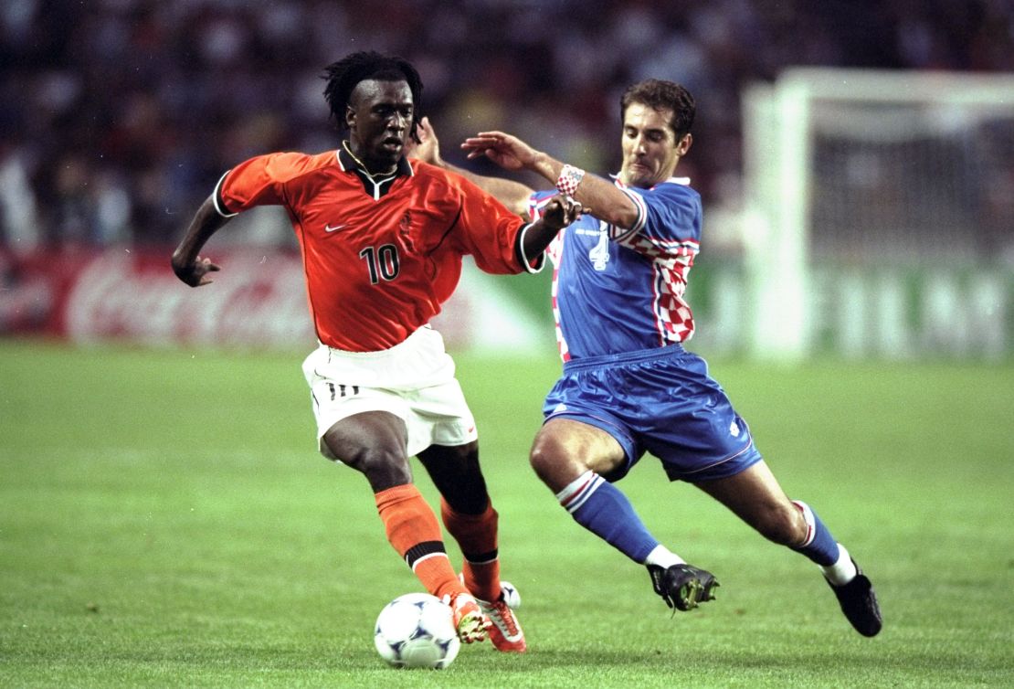 Štimac challenges Clarence Seedorf of the Netherlands during the 1998 World Cup third place playoff match, which Croatia won 2-1. 