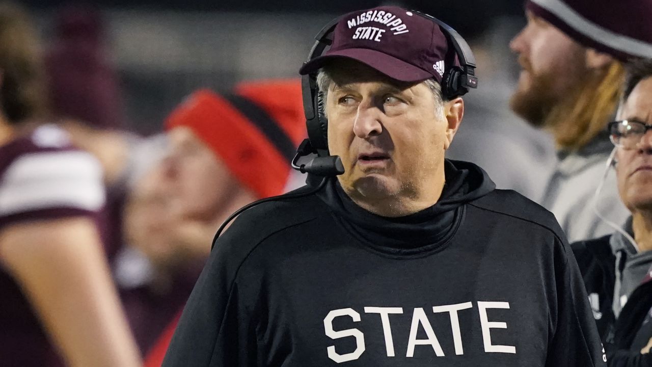 Mississippi State head football coach dead at 61