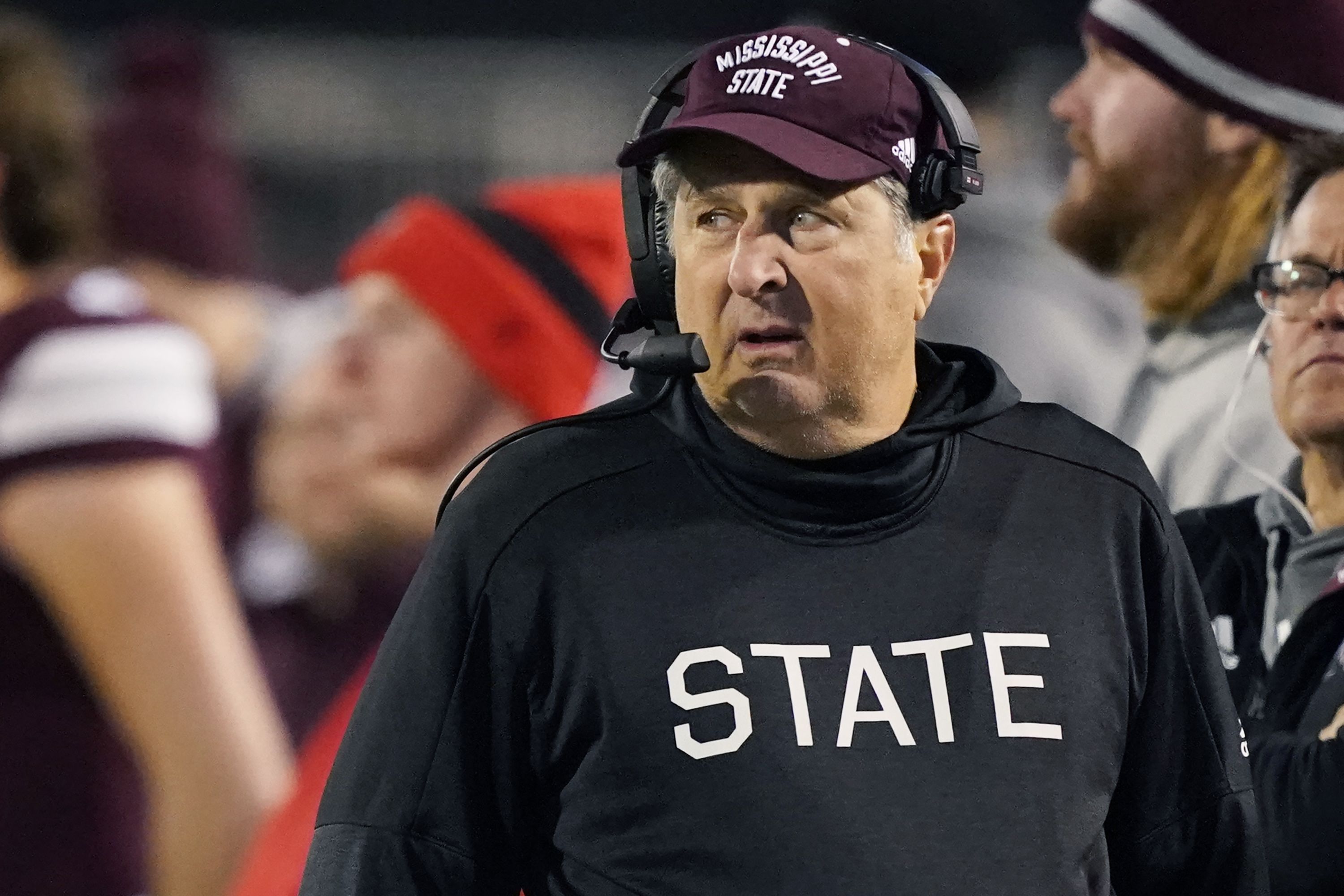 Mike Leach: Mississippi State head football coach has died at 61 from heart  condition complications