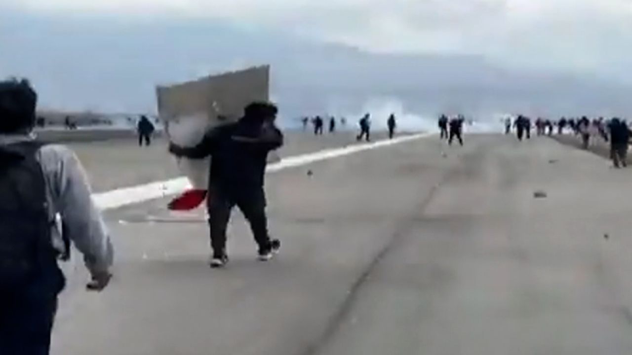 peru airport stormed