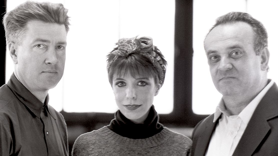 David Lynch (left) with Angelo Badalamenti (right) and singer Julee Cruise (center) in 1989.