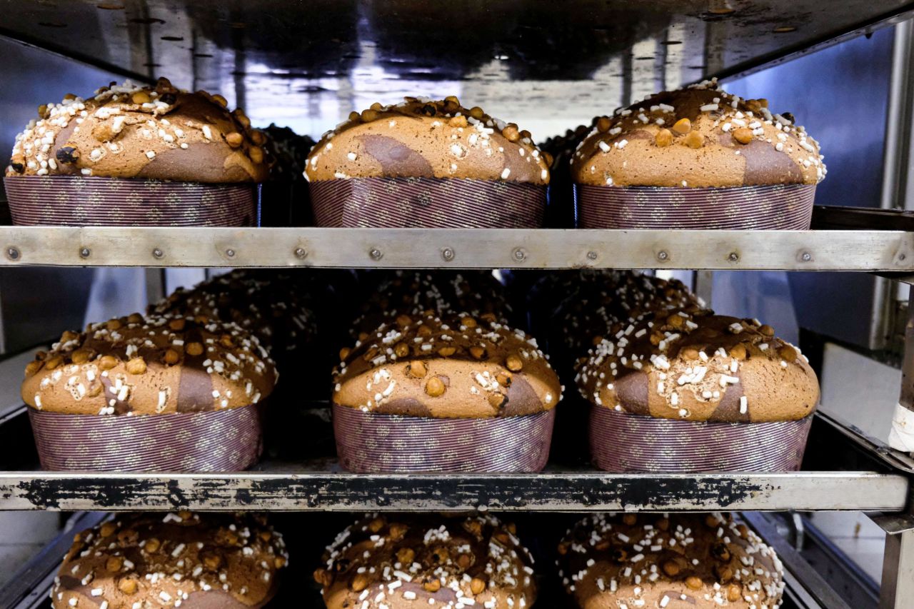 Fiasconaro makes about 18,000 kilos (about 40,000 lbs) of panettone a day in high season, and production is projected to top 1.7 million kilograms (3.7 million lbs) in 2022.