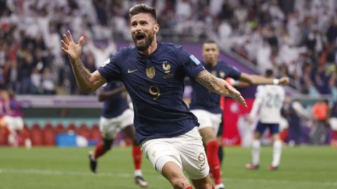 Olivier Giroud ultrapassou Thierry Henry como o maior artilheiro de todos os tempos da França.