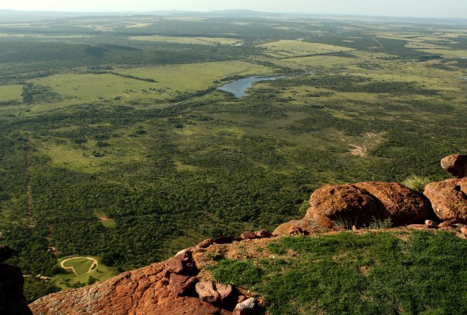 Accessible by helicopter, "The Extreme 19th" hole at South Africa's <strong>Legend Golf and Safari Resort </strong>is not ideal for those with a fear of heights. Golfers must drive from a tee 4,500 feet above sea level towards a green -- shaped like the African continent -- 361 meters (395 yards) away.