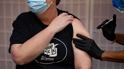 Amy Bagley, 49, receives the Moderna coronavirus disease (COVID-19) booster vaccine targeting BA.4 and BA.5 Omicron sub variants at Skippack Pharmacy in Schwenksville, Pennsylvania, U.S., September 8, 2022.  REUTERS/Hannah Beier