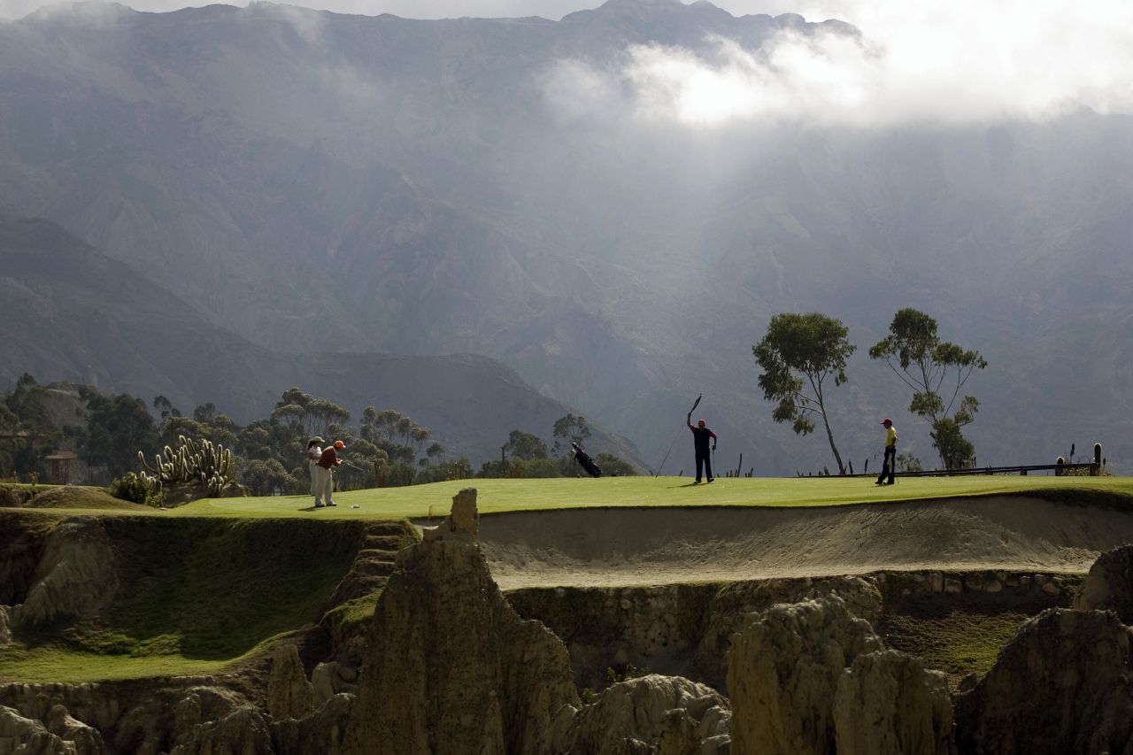 Considered to be the site of the highest golf courses in the world, <strong>La Paz Golf Club </strong>in Bolivia sees players take in stunning views at over 3,300 meters (10,826 feet) above sea level.