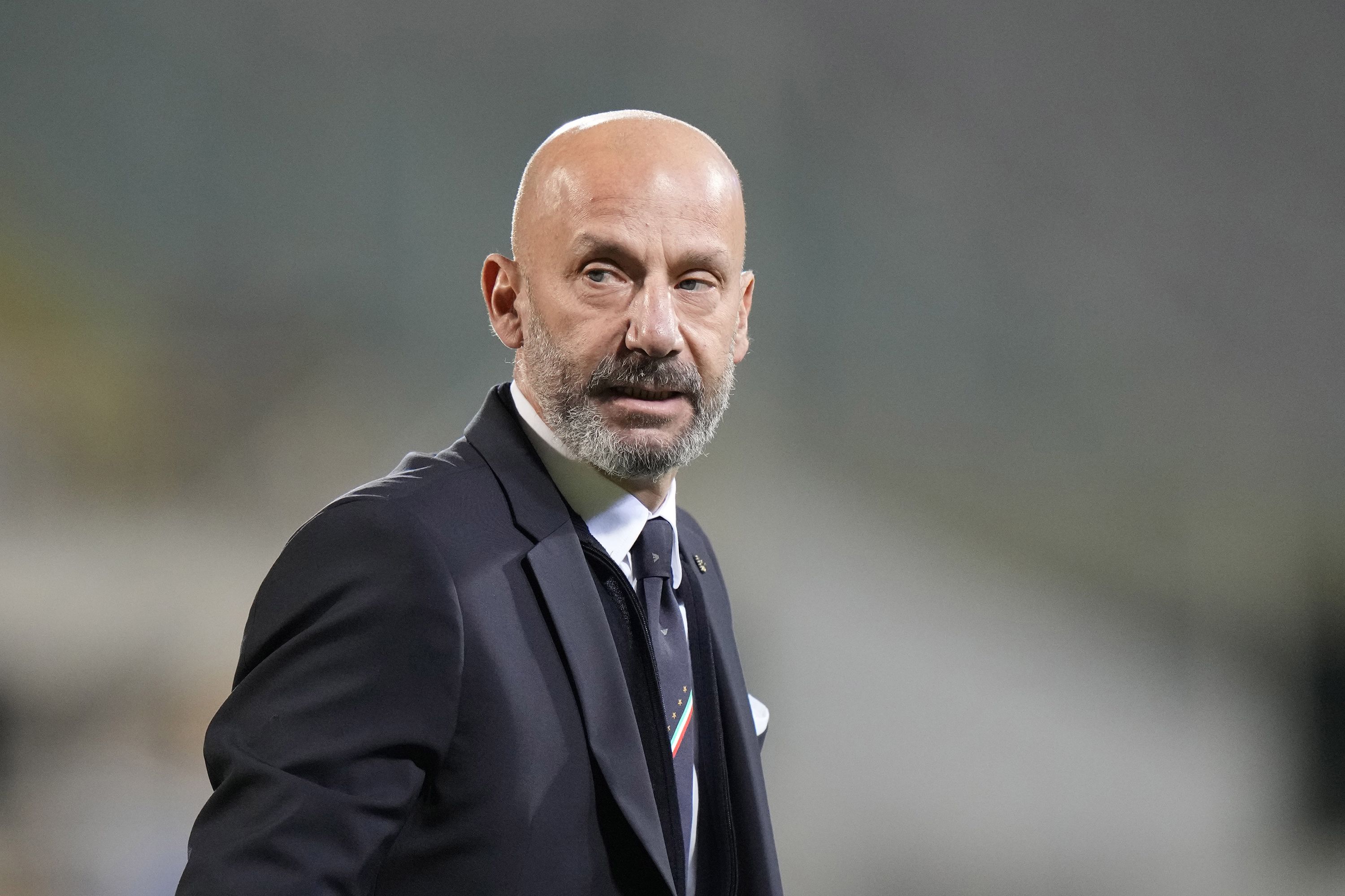 Gianluca Vialli steps away from Italy duties for health reasons