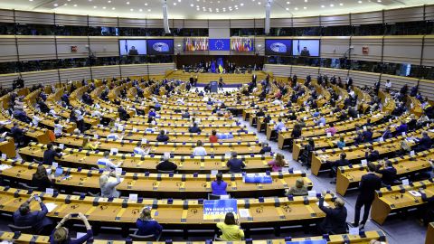 乌克兰总统泽连斯基于2022年3月1日在比利时布鲁塞尔举行的欧洲议会大会前发表讲话。