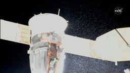 Soyuz M-22 leak 1215