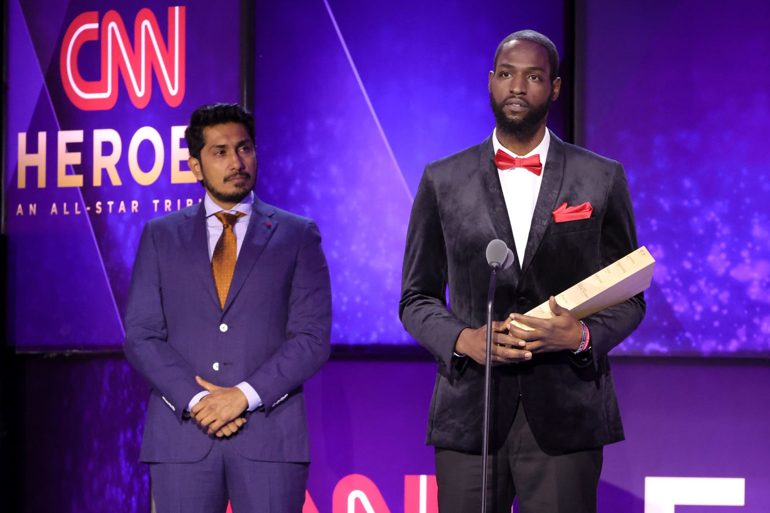 CNN Hero Tyrique Glasgow accepts his award from Tenoch Huerta.