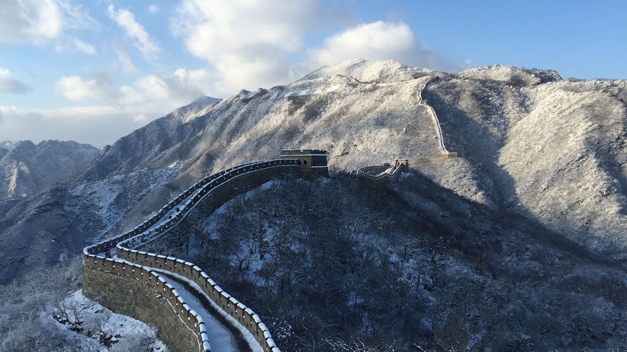 As seccións de muro de Mutianyu e Jiankou teñen uns 25 quilómetros de lonxitude.  