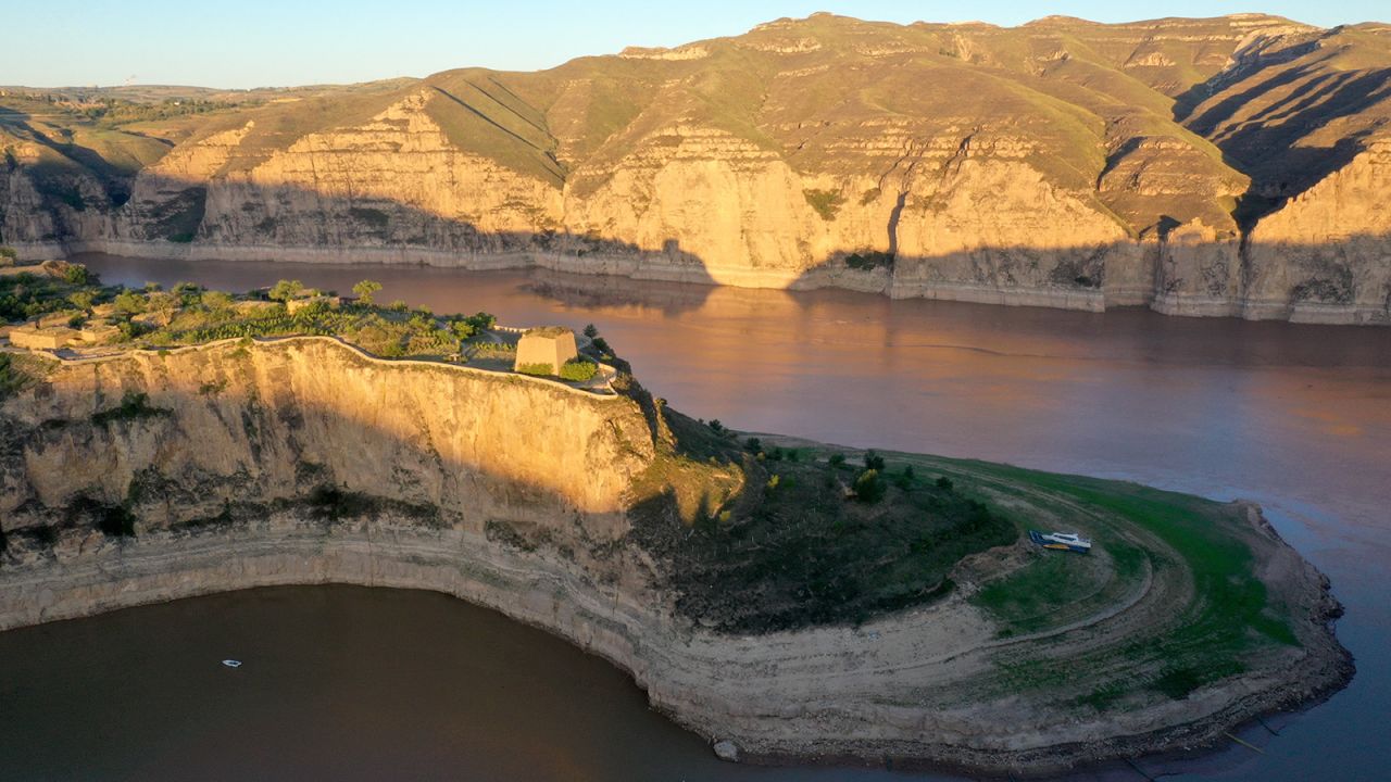 Laoniuwan, onde se atopan a Gran Muralla e o Río Amarelo. 