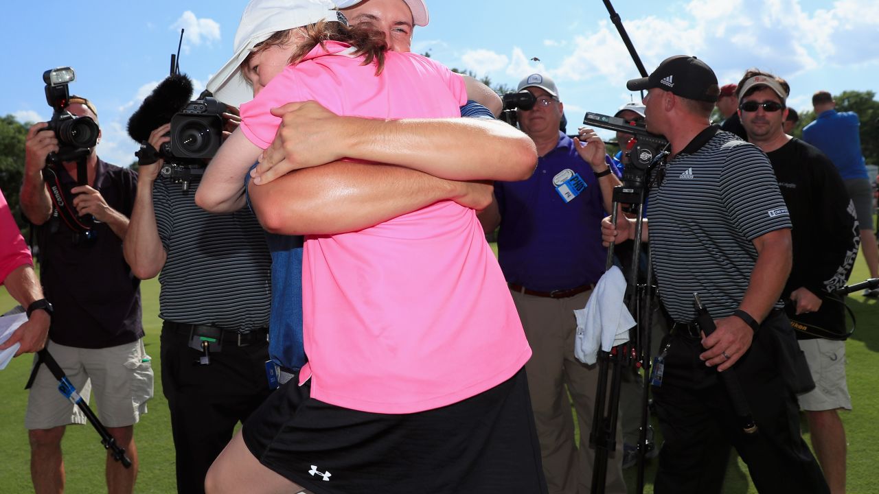 Spieth hugs Ellie after winning the DEAN & DELUCA Invitational at Colonial Country Club, Texas, in 2016.