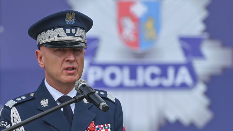 Eksplodujący prezent wysyła szefa polskiej policji do szpitala po wizycie na Ukrainie