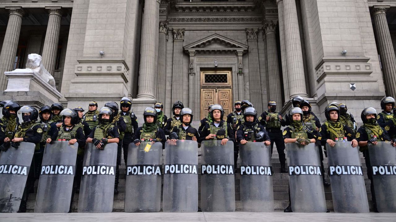 Police guard the Justice Palace in Lima, on December 15, 2022, during a nationwide state of emergency. 