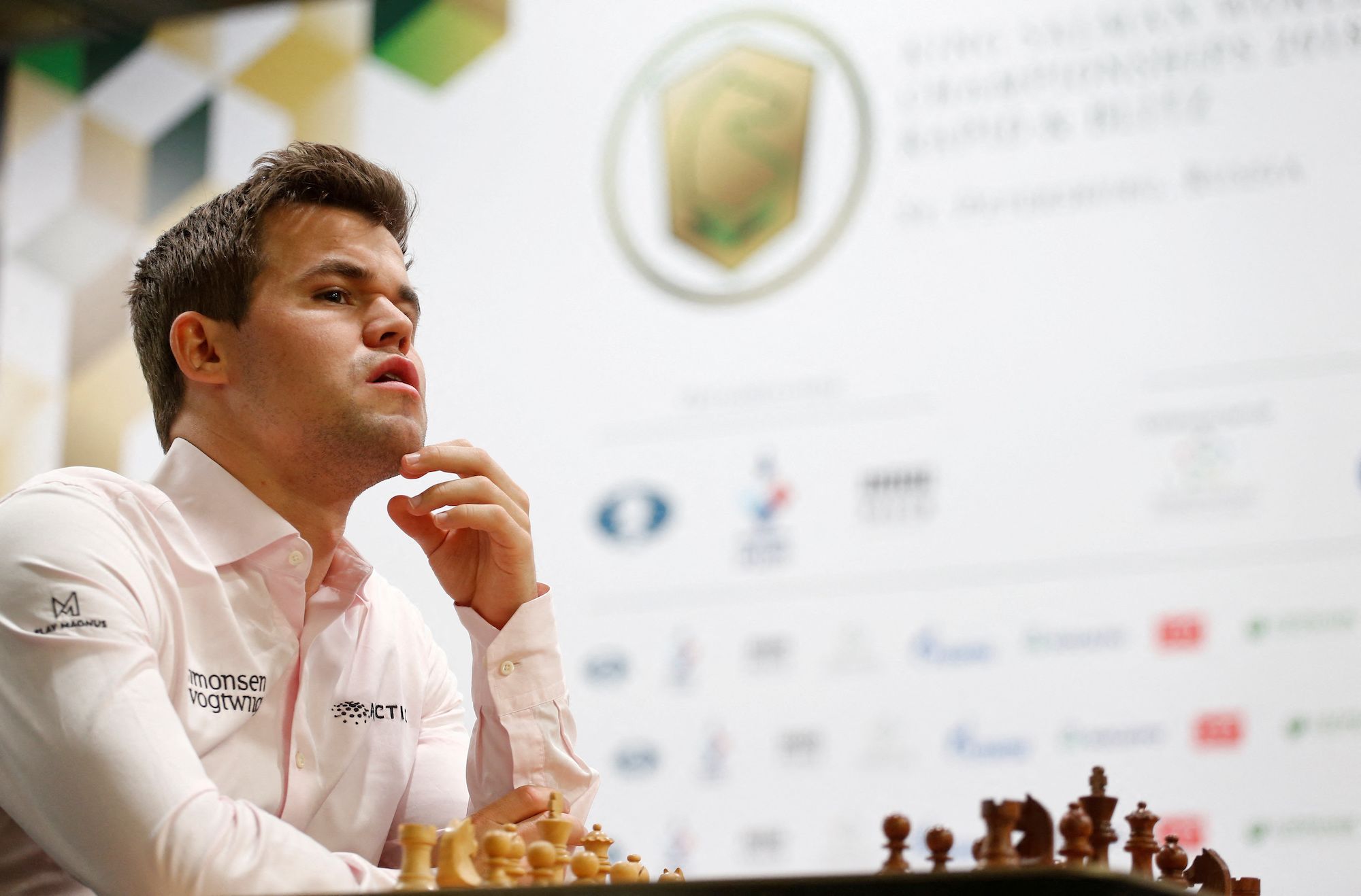 Carlsen suffers first defeat of FIDE Chess World Cup to 18-year-old Keymer