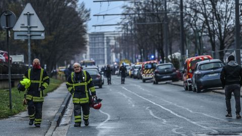 Około 170 strażaków pełniło służbę w piątek rano.