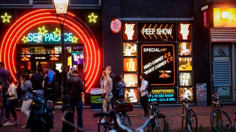 네덜란드 매춘 업소는 2020년 7월 코로나 이후 다시 문을 열었습니다. 