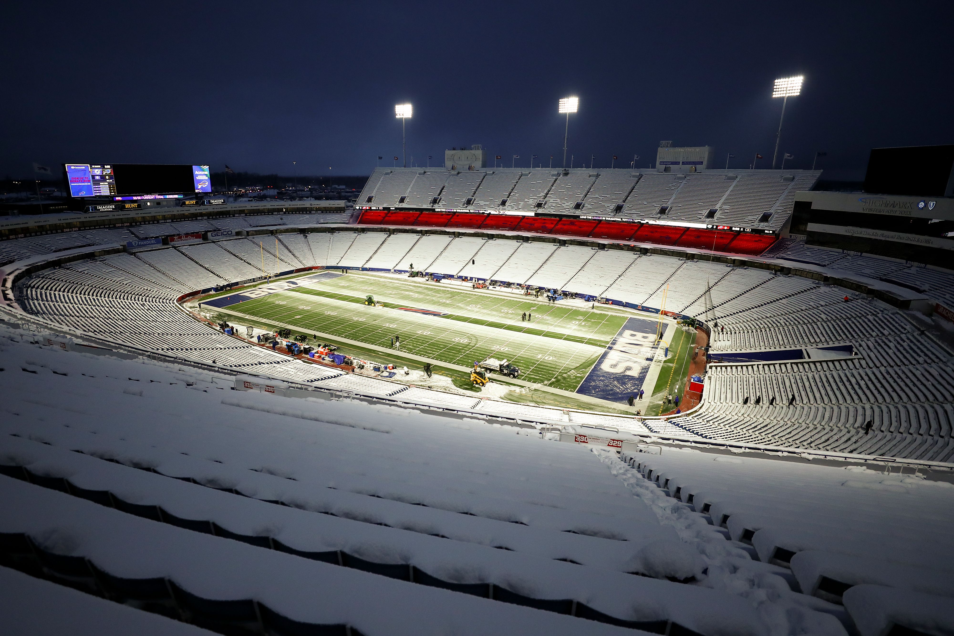 Before dramatic Buffalo Bills victory, game was paused due to fans throwing  snowballs onto field