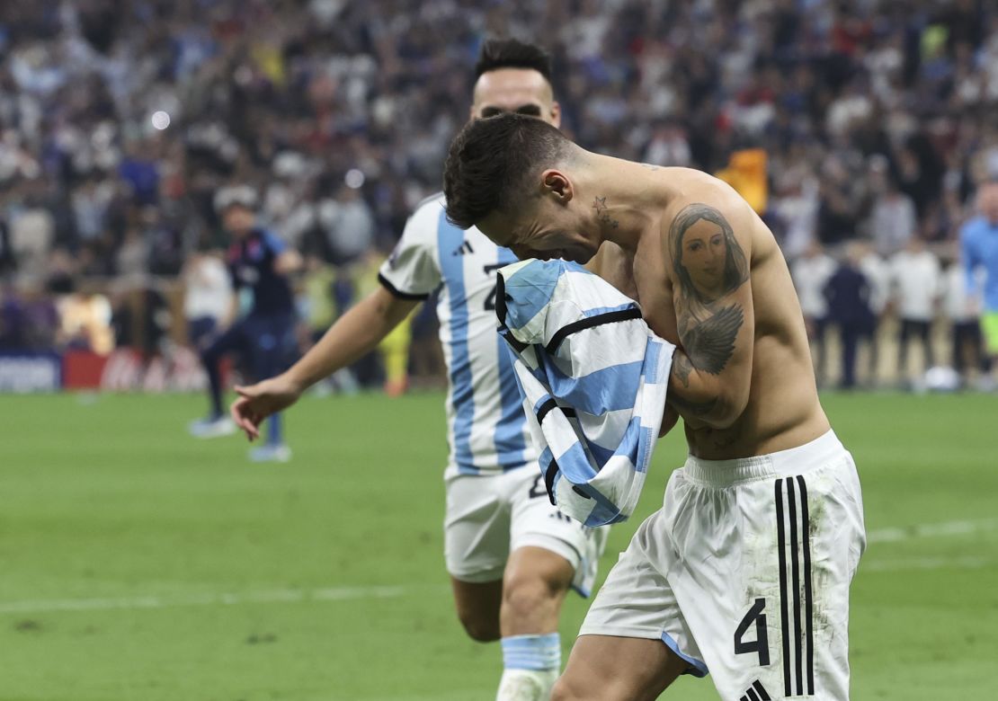 Gonzalo Montiel celebrates scoring the winning penalty for Argentina. 