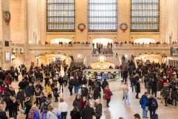 A view of crowds inside New York City's Grand Central Station Terminal on December 17, 2017.