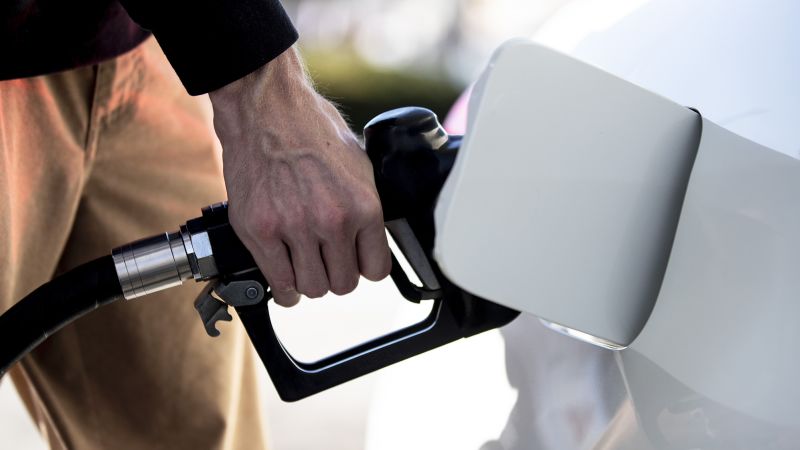 Read more about the article Gas prices haven’t been this low since July 2021 – CNN