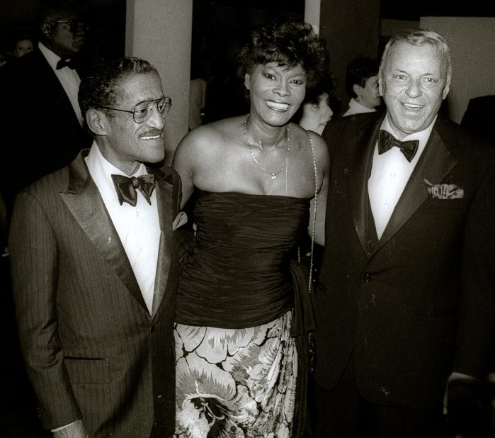 Warwick is joined by Sammy Davis Jr., left, and Frank Sinatra at a benefit organized by the Warwick Foundation to raise money for AIDS education and pediatric care in 1989.