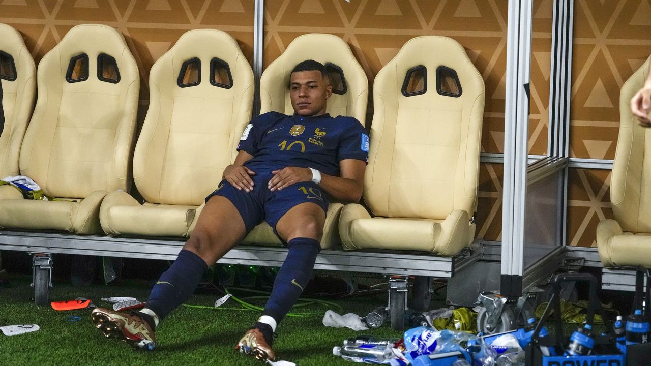 Mbappé sits on the bench at the end of the World Cup final.