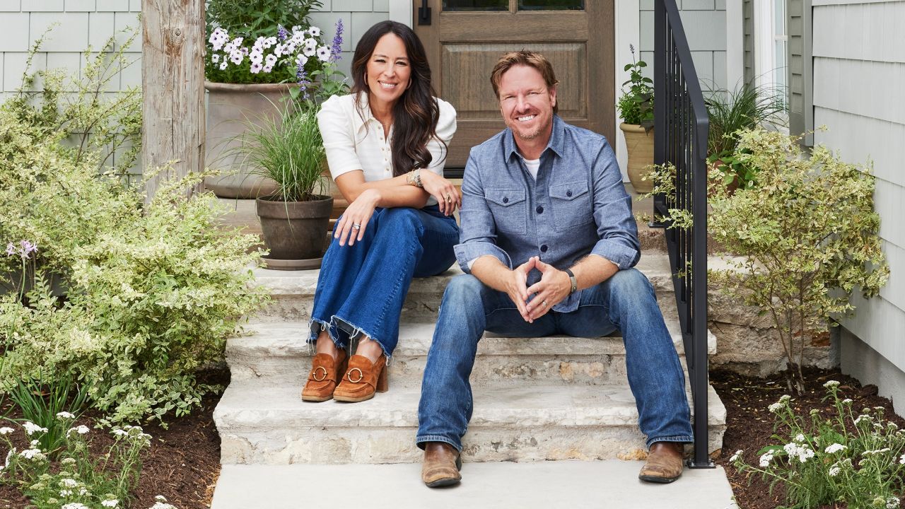 Chip Gaines purchases author Larry McMurtry's historic Texas bookstore CNN