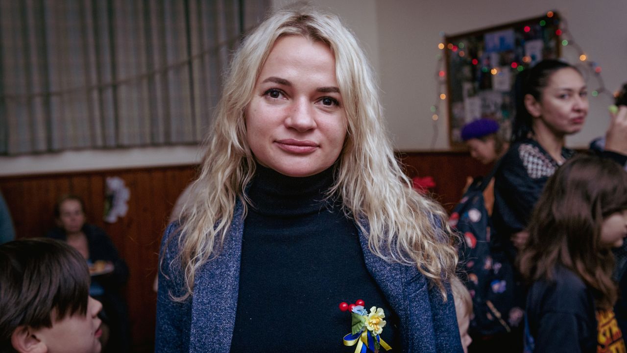 Nataliia "Natasha" Doroshko, who came to the UK on the Homes for Ukraine government scheme, is being hosted by Krish Kandiah's family in Henley-on-Thames.
