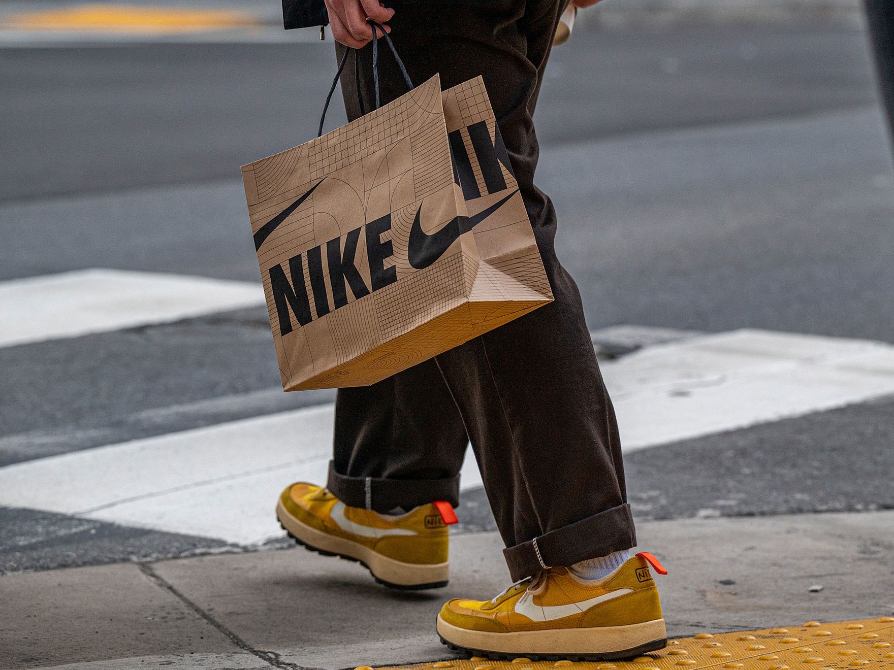 Boos langzaam etiquette Shoppers are still buying Nike sneakers | CNN Business