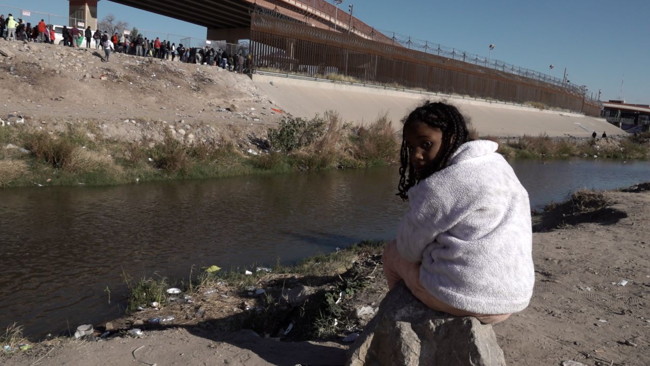 title 42 migrants el paso juarez mother daughter_1