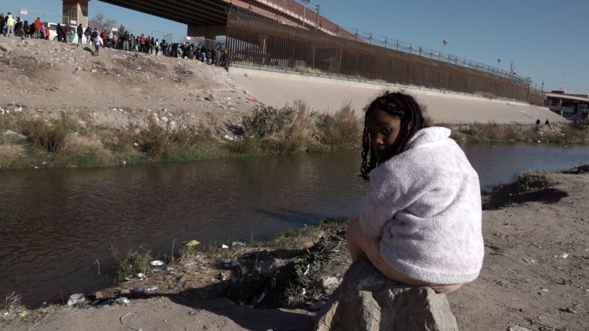 title 42 migrants el paso juarez mother daughter_1