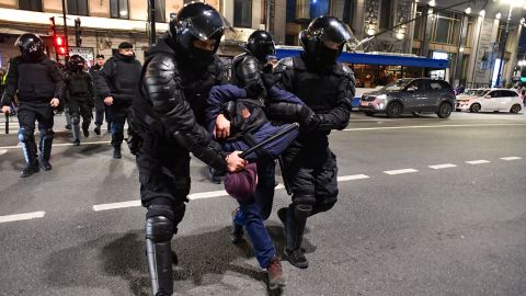 Police officers detain anti-war protesters in St. Petersburg on September 21, 2022.