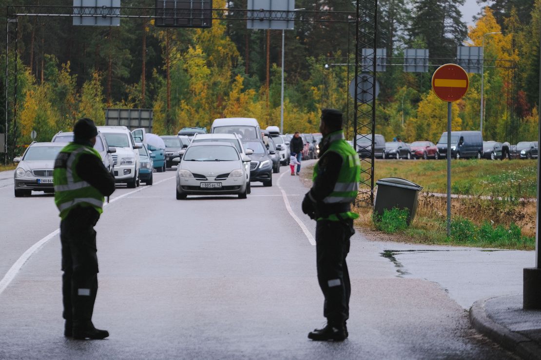 Finnish border guard officers look at cars queueing at the Vaalimaa border crossing between Finland and Russia on September 30, 2022.