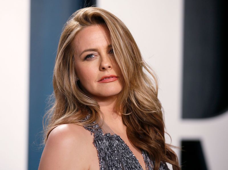 Alicia Silverstone - SimranClara