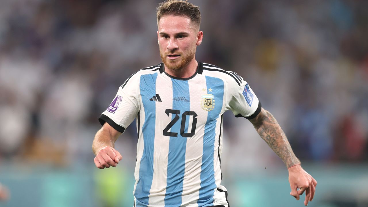 DOHA, QATAR - DECEMBER 03: Alexis Mac Allister of Argentina  during the FIFA World Cup Qatar 2022 Round of 16 match between Argentina and Australia at Ahmad Bin Ali Stadium on December 03, 2022 in Doha, Qatar. (Photo by Alex Pantling/Getty Images)