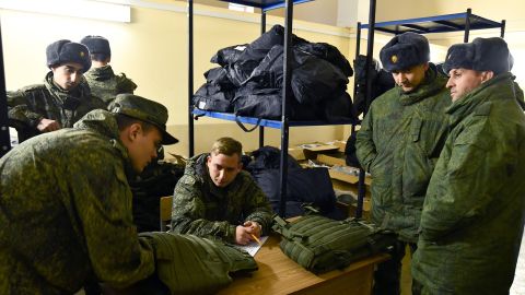 Equipping recruits to fight in Ukraine has become a challenge for the Kremlin.