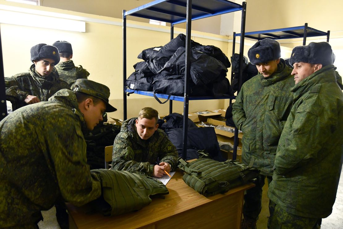Equipping new recruits fighting in Ukraine has become a challenge for the Kremlin.