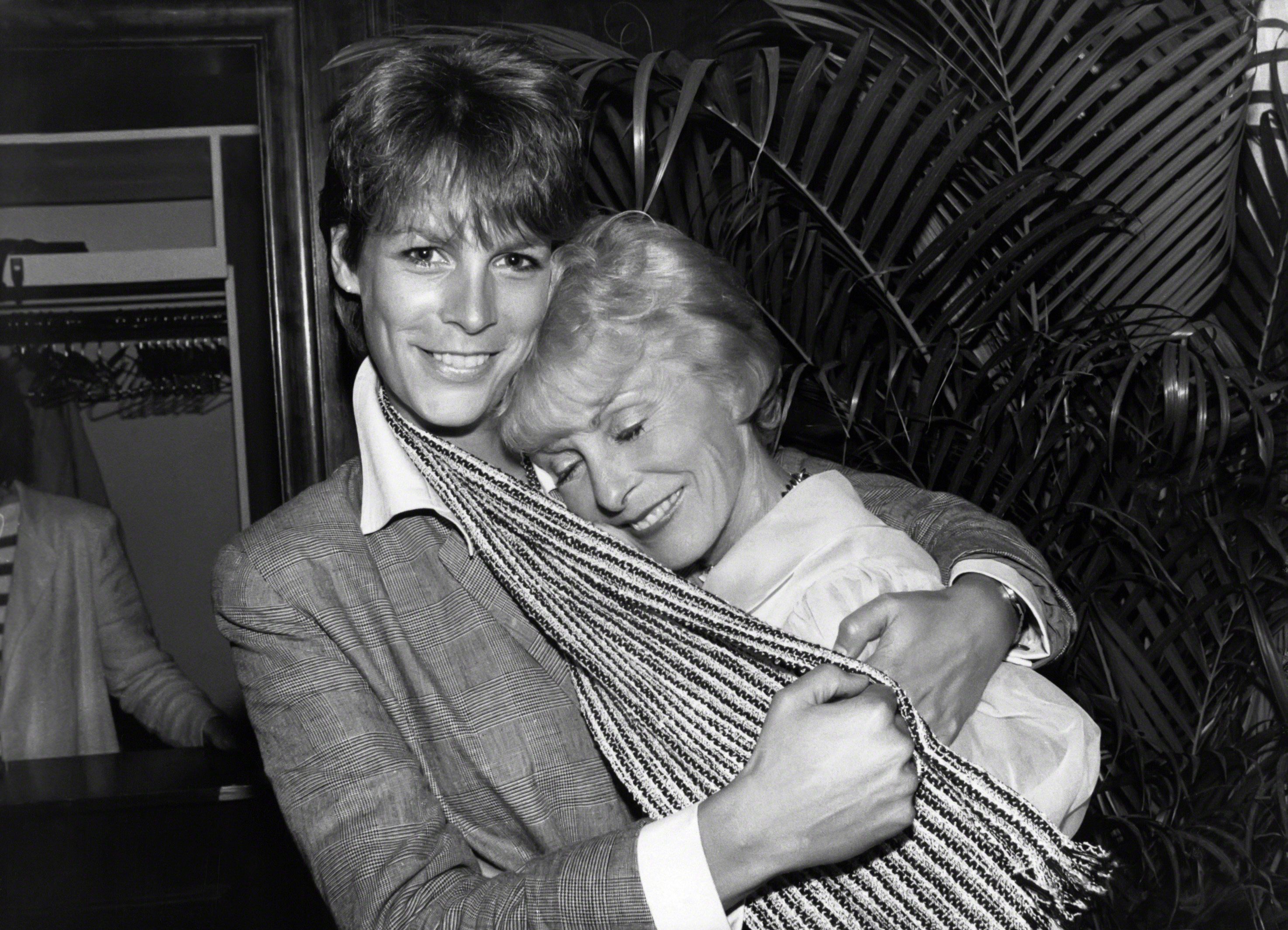 Jamie Lee Curtis pays tribute to mom Janet Leigh | CNN