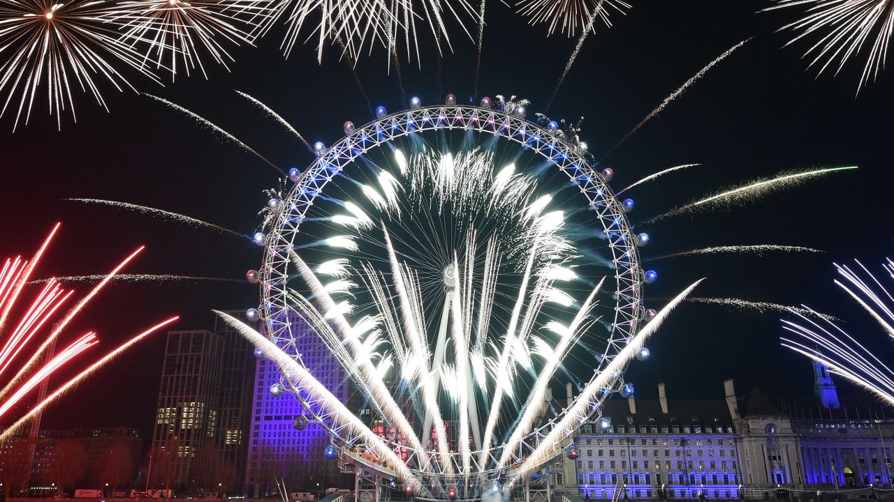 TOPSHOT - Fireworks explode around the London Eye during New Year's celebrations in central London just after midnight on January 1, 2020. (Photo by Daniel LEAL / AFP) (Photo by DANIEL LEAL/AFP via Getty Images)