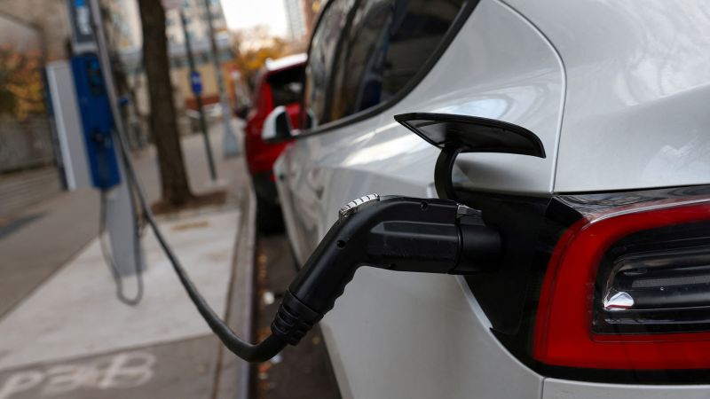 Tax credit confusion could create a rush for electric vehicles in early 2023 | CNN Business