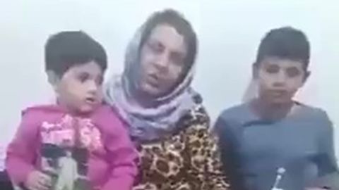 Ibu dari saudara laki-laki Farzad dan Farhad Tahazade memohon untuk menyelamatkan putra-putranya.